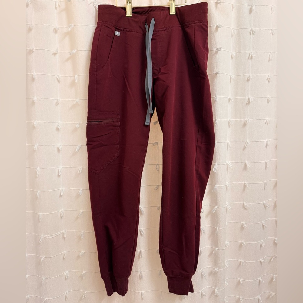 FIGS XS Petite Zamora Joggers Scrub Pants in Burgandy